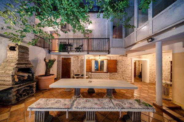 Heritage Residence in Center with pool