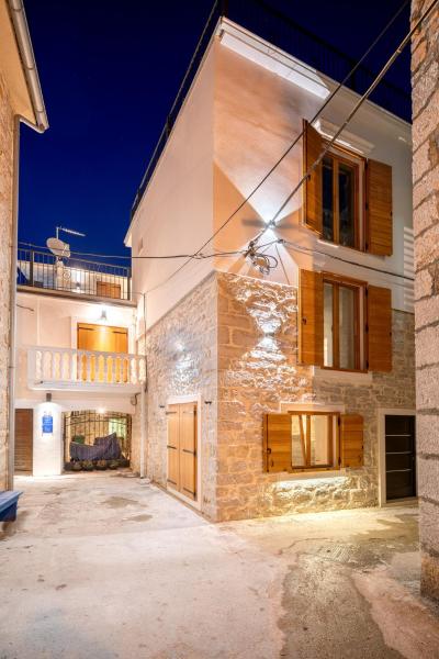 Heritage Residence in Center with pool