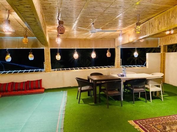 Sehma Guest House بيت السحمه للضيافه, Rezervați Pensiune Al Hamra 