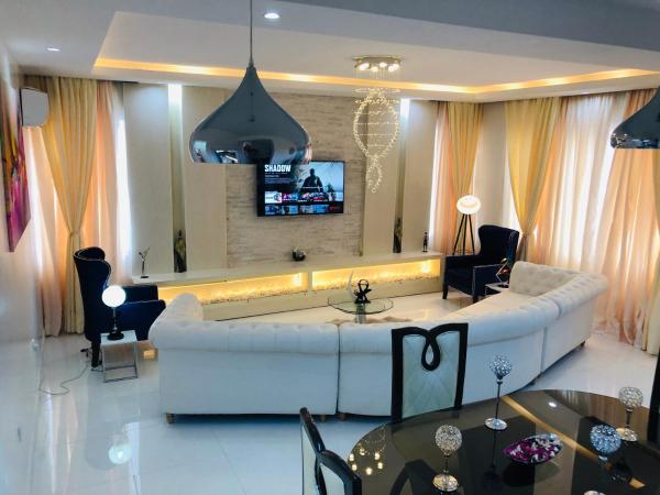 Shortlethomes, Rezervați Apartament Maiyegun 