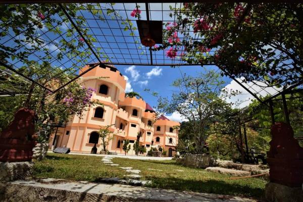 Lake Castle, Rezervați Cazare la o familie Sungai Lembing Pahang