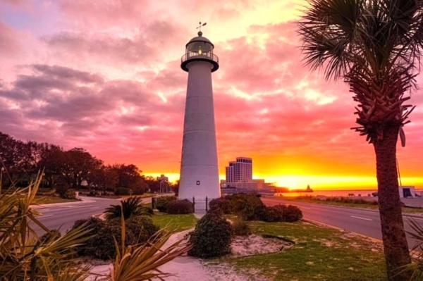Royal Holiday Beach Resort, Rezervați Hotel-apartament Biloxi Mississippi Gulf Coast