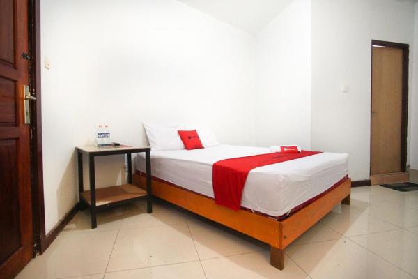 RedDoorz near Mal Abepura, Rezervați Pensiune Hoteluri ieftine în Papua