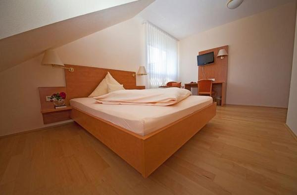 Hotel & Restaurant Krone, Rezervați Hotel Waldbronn 