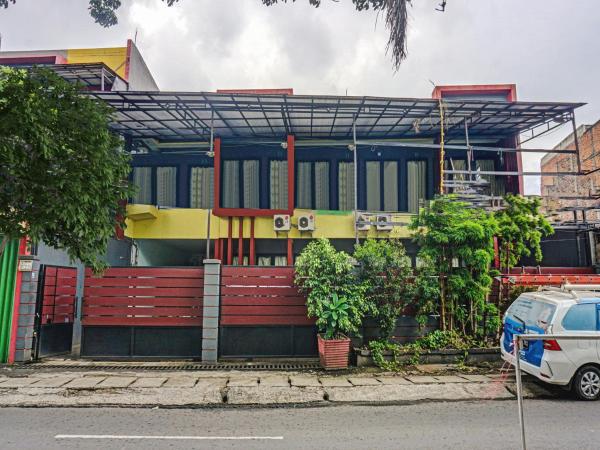 OYO 90166 Marsya Prima Syariah Hotel, Rezervați Hotel Ciracas Jakarta Province