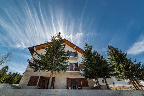 turisticki apartmani “Kraljeva stolica”, Rezervați Apartament Hoteluri în Zabljak County cu parcare, Parcare