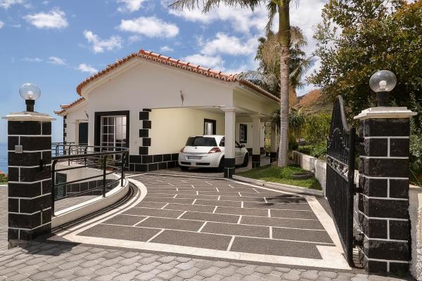 Villa Neto, Rezervați Casă de vacanță Hoteluri în Calheta cu parcare, Parcare