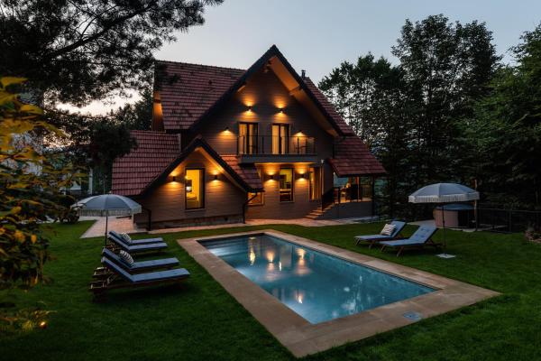 Poderey Villas, Rezervați Vilă Hoteluri în Ivano-Frankovsk cu piscină, Piscină