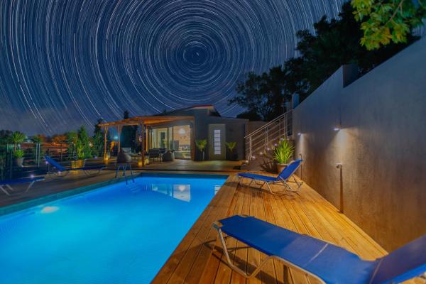 Villa GGK, Rezervați Vilă Hoteluri în Lavris cu parcare, Parcare