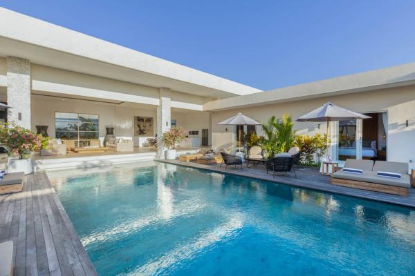 Costa Azzurra Villas by BaliSuperHost, Rezervați Vilă Hoteluri în Bali cu mic dejun, Mic dejun