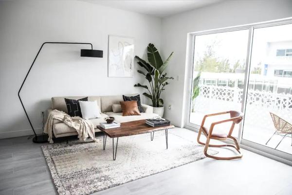 Cayman Luxury Rentals at The Grove, Rezervați Apartament Upper Land Grand Cayman