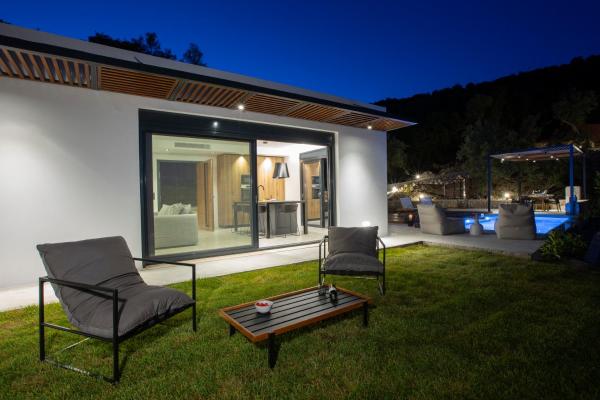 High-end Villa Faos Three, Rezervați Vilă Fternón 