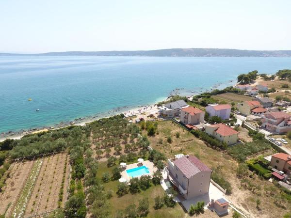 Family friendly apartments with a swimming pool Kastel Stafilic, Kastela - 12627, Rezervați Apartament Kastel Stafilic Kastela