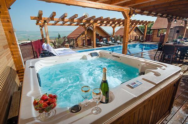 Yagorov Chalet, Rezervați Cabana Hoteluri în North District Israel cu parcare, Parcare