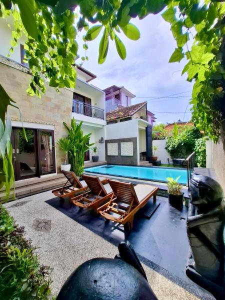 Pondok DEWI Villa - LEGIAN - 6 Bedroom Villa - Great Location, Rezervați Vilă Hoteluri în Badung cu piscină, Piscină