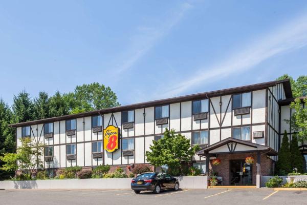 Super 8 Norwich, Rezervați Hotel Bainbridge New York State