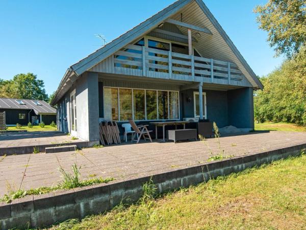 11 person holiday home in Ørsted-By Traum, Rezervați Casă de vacanță Glesborg 