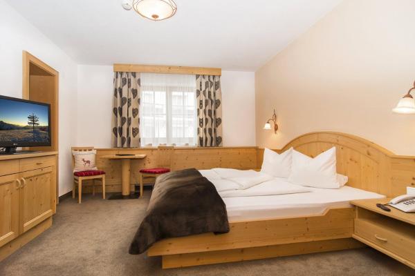 Hotel Montana, Rezervați Bed and Breakfast Hoteluri în Tirol cu parcare, Parcare