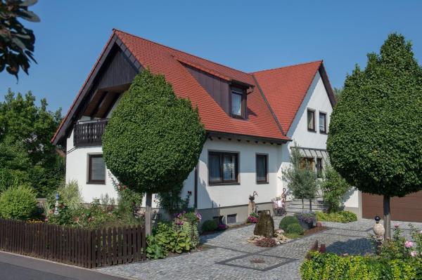 Ferienwohnungen TonArt - modern & stilvoll im Weinort Sommerach, Rezervați Apartament Hoteluri în Bavaria cu parcare, Parcare