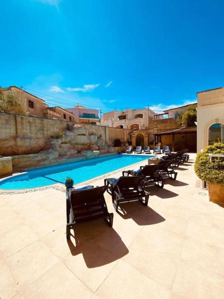 Velver Mansion, Malta - Luxury Villa with Pool, Rezervați Vilă Naxxar Malta, lângă Mosta Dome