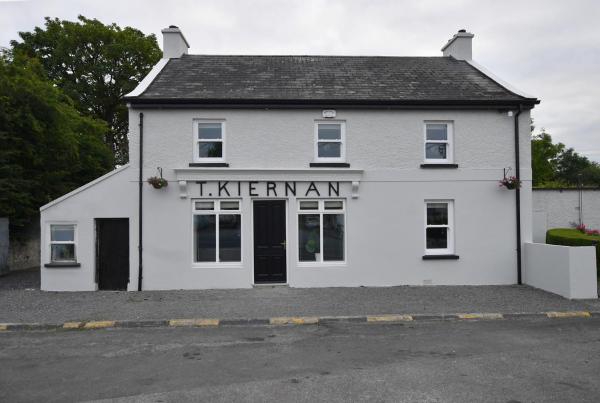 Kiernans Self Catering & Accommodation, Rezervați Bed and Breakfast Hoteluri în Westmeath cu parcare, Parcare