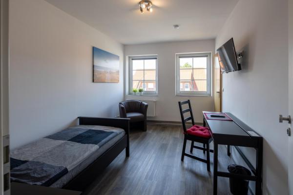Gästehaus Olympia Wilhelmshaven - Moderne Einzelzimmer mit eigenem Bad für Monteure, Rezervați Apartament Schortens Friesland