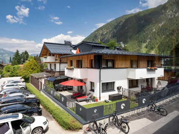 Haus Amelie, Rezervați Hotel Hoteluri în Tirol cu parcare, Parcare