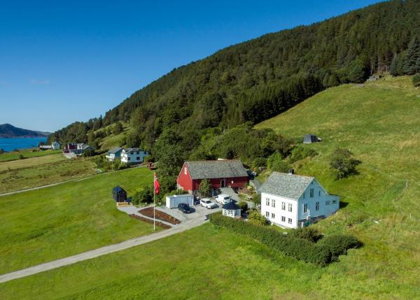 Kråen Gard, Rezervați Cabana / Lodge Larsnes 