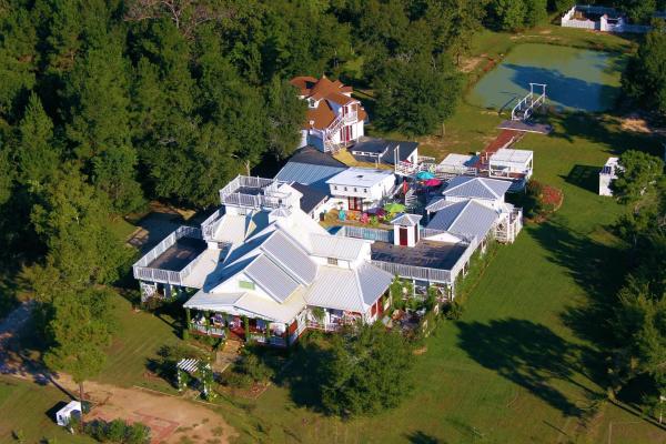 Book Nook Inn, Rezervați Bed and Breakfast Hoteluri în Lumberton cu piscină, Piscină
