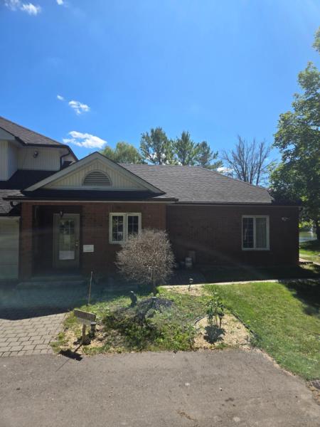 Resort style entire guesthouse-2 rooms, Rezervați Vilă Tottenham Ontario