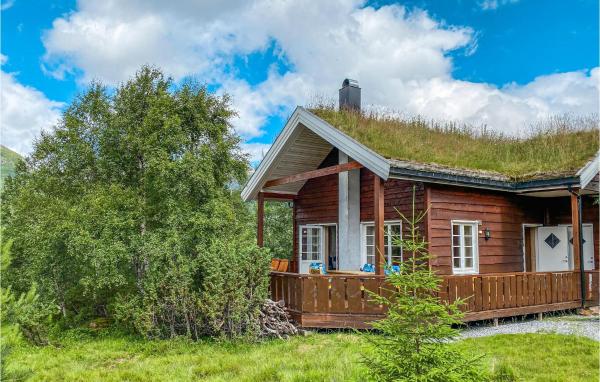 4 Bedroom Cozy Home In Straumgjerde, Rezervați Casă de vacanță Vile în Bjordal, Vilă