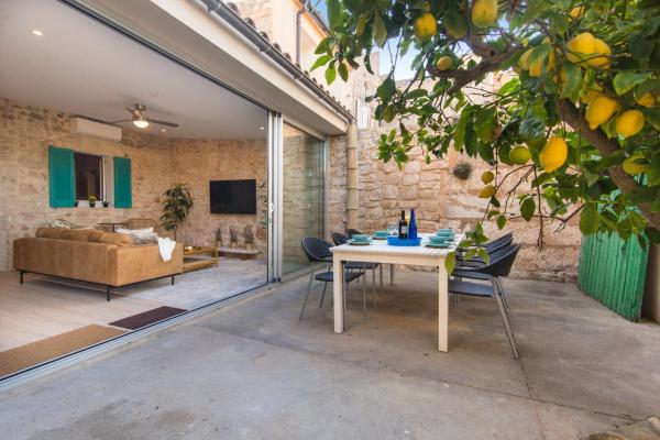 Casa La Limonera. Townhouse with pool for up to 6 persons in Santanyi, Rezervați Casă de vacanță Hoteluri în Mallorca cu parcare, Parcare