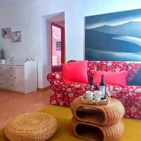 Casa Nela. Rural y acogedora en Las Puntas El Hierro, Rezervați Casă de vacanță Hoteluri în El Hierro cu parcare, Parcare