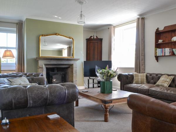 Fieldside Farmhouse, Rezervați Casă de vacanță Tallentire Cumbria