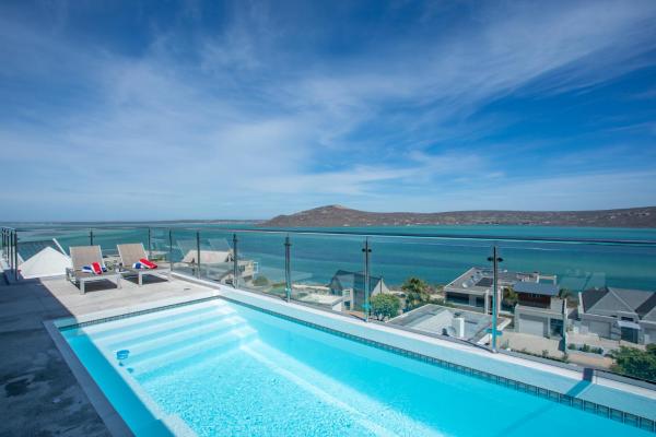 THE VIEW LANGEBAAN LAGOON VILLA WITH HEATED POOL and SOLAR ENERGY, Rezervați Vilă Langebaan Western Cape