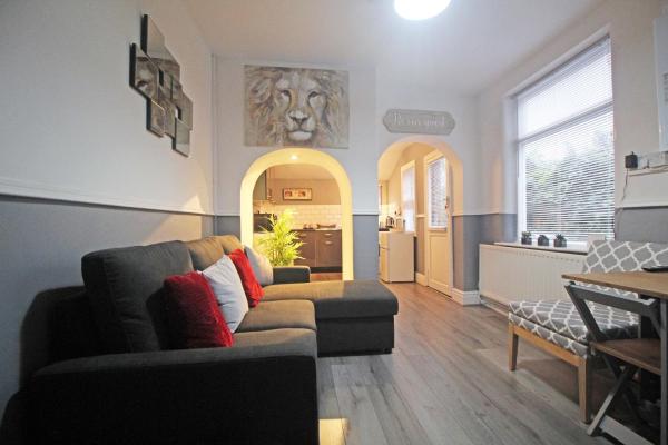Panton Road - Modern Classic Terrace, Rezervați Casă de vacanță Hoteluri în North Wales cu parcare, Parcare