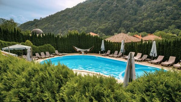 Balkan Guest House, Rezervați Cabana Hoteluri în Valevtsi cu piscină, Piscină