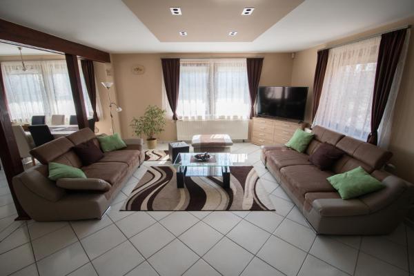 Barátkozó Vendégház, Rezervați Pensiune Hoteluri în Central Transdanubia cu parcare, Parcare