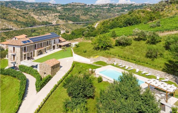 Cozy Home In Torchiara, Rezervați Casă de vacanță Hoteluri în Torchiara cu parcare, Parcare