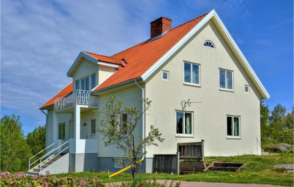 4 Bedroom Stunning Home In Mariannelund, Rezervați Casă de vacanță Mariannelund 
