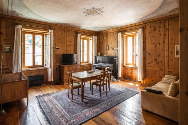 Casa Pool tra St Moritz e il lago di Como, Rezervați Casă de vacanță Hoteluri în Grisons cu parcare, Parcare