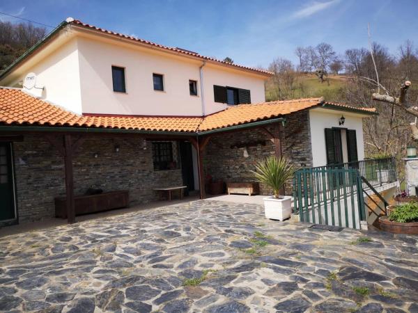 Alojamento Local Madre de Cima, Rezervați Casă la țară Vinhais Trás-os-Montes e Alto Douro