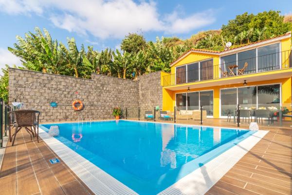 Zeza´s house, Rezervați Casă de vacanță Hoteluri în Calheta cu parcare, Parcare