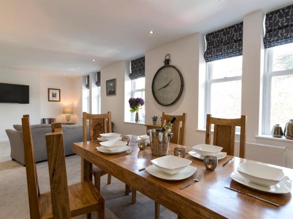 A Stones Throw, Rezervați Casă de vacanță Hoteluri în Yorkshire Moors cu parcare, Parcare