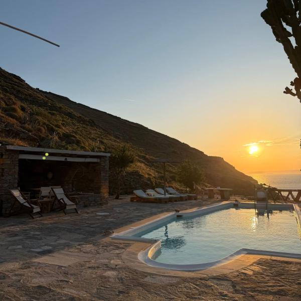 Sun Holiday House, Rezervați Vilă Hoteluri în Kea cu piscină, Piscină