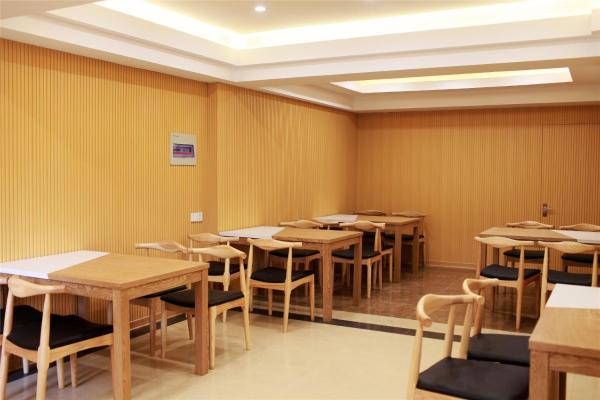 GreenTree Inn Wuhu Fangte Forth Phase Wanchun Fortune Plaza Business Hotel, Rezervați Hotel Hoteluri în Anhui cu parcare, Parcare