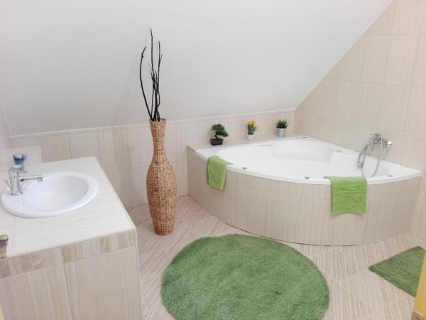 Sunny Garden, Rezervați Casă de vacanță Hoteluri în Central Transdanubia cu parcare, Parcare
