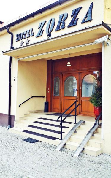 Hotel Zorza, Rezervați Hotel Hoteluri în Opolskie cu parcare, Parcare