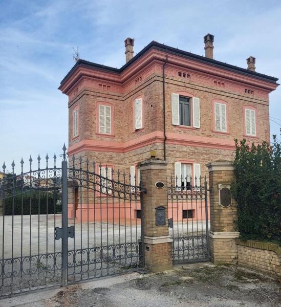 Villa Livia, Rezervați  Fermo Marche