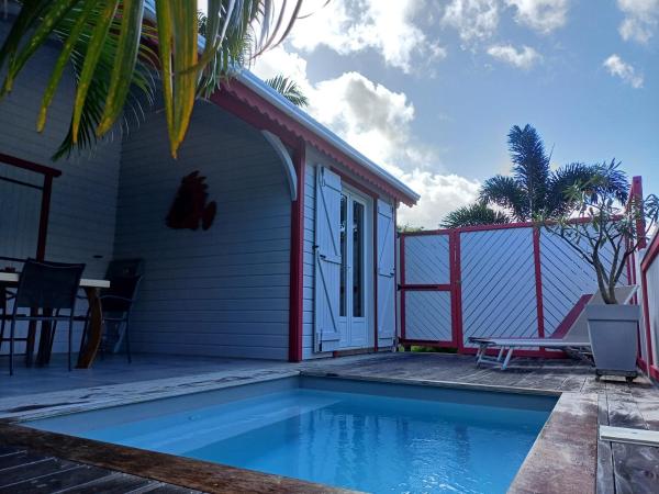 Caraïbes Cottage Grenat piscine privée 900m de Grande anse, Rezervați Casă de vacanță Deshaies Basse-Terre